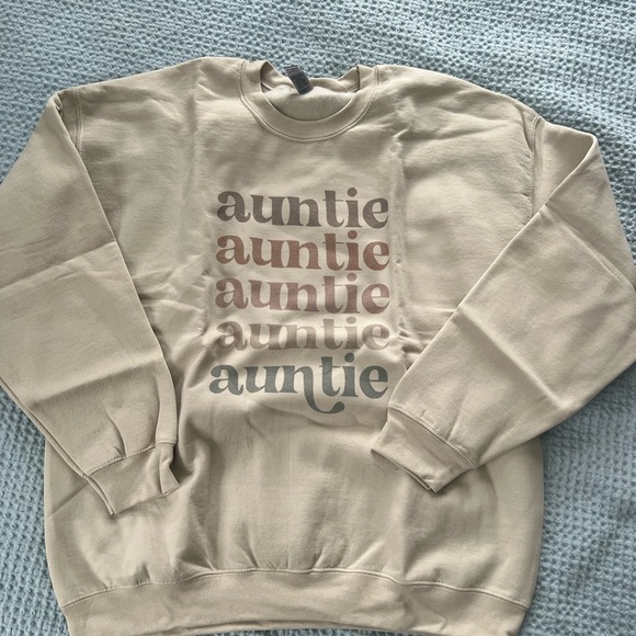 Gildan Tops - Auntie Graphic Sweatshirt - Cream and Brown XL BRAND NEW